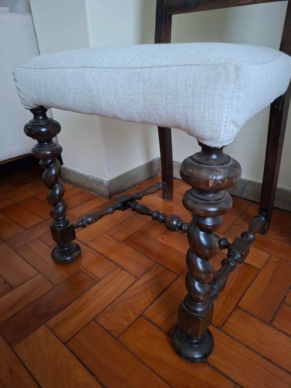 Cadeira Antiga Madeira Maciça e Reformada - Foto 3