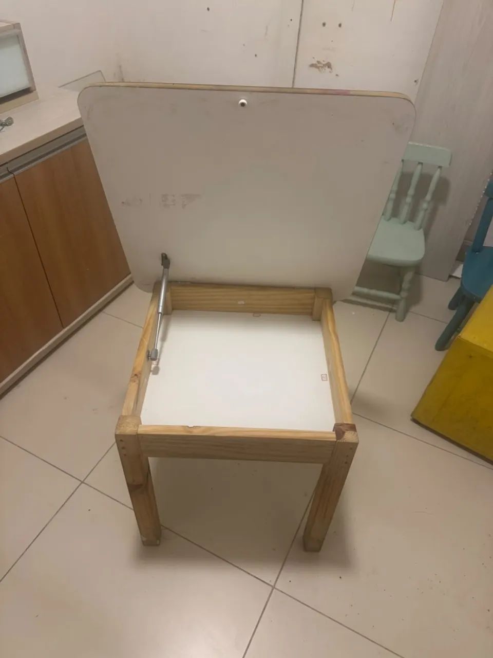 Mesinha/mesa para crianças com baú  - Foto 4