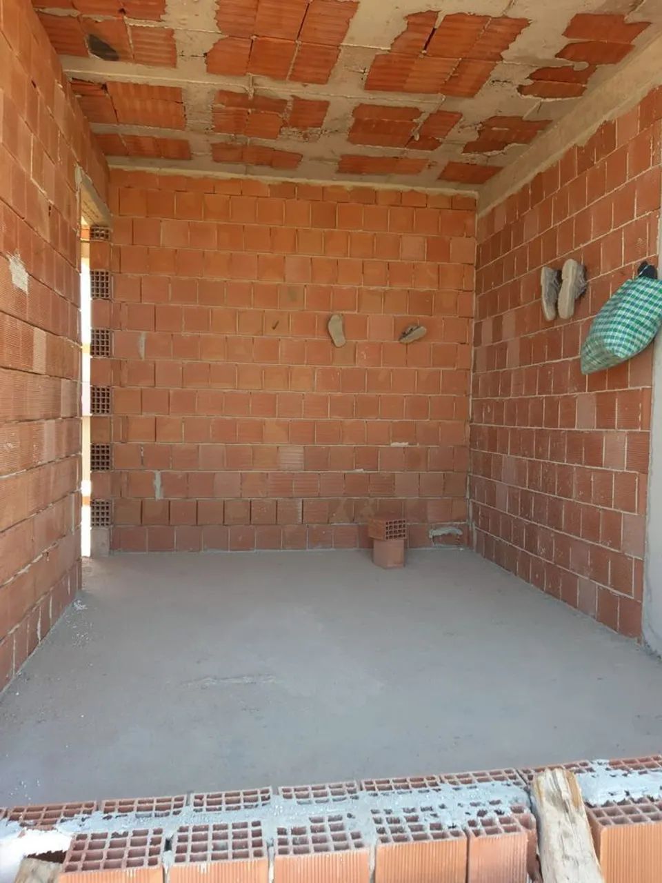 Pedreiro disponível 