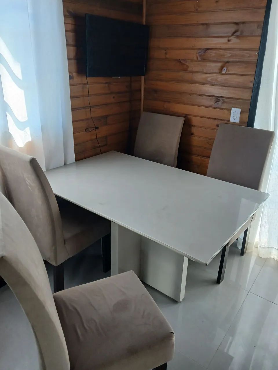 Mesa 4 cadeiras sem detalhes  - Foto 2