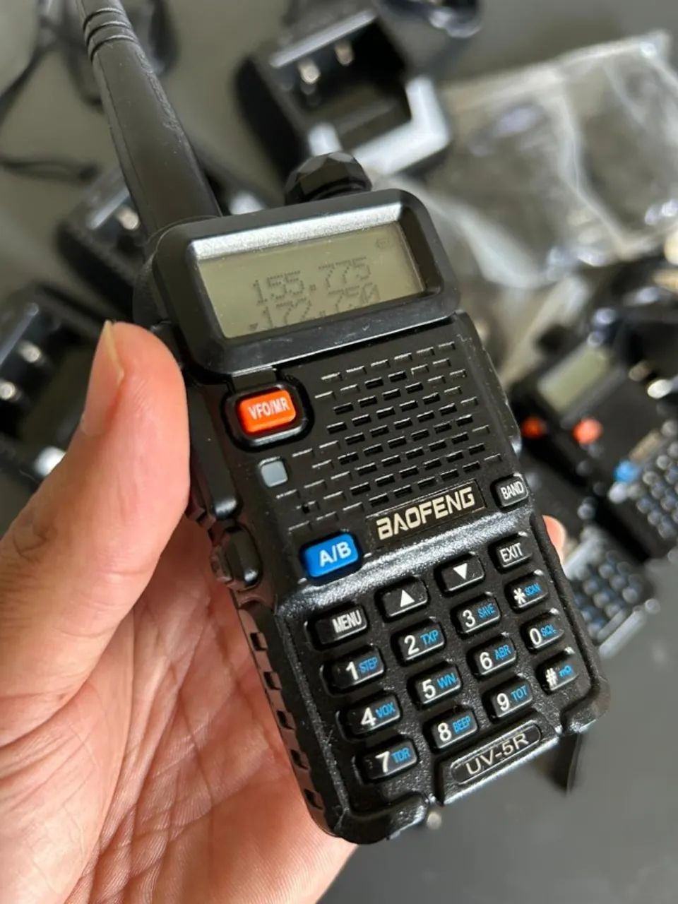 KIT 3 Radio Baofeng Uv-5r + 8 fones - Foto 4