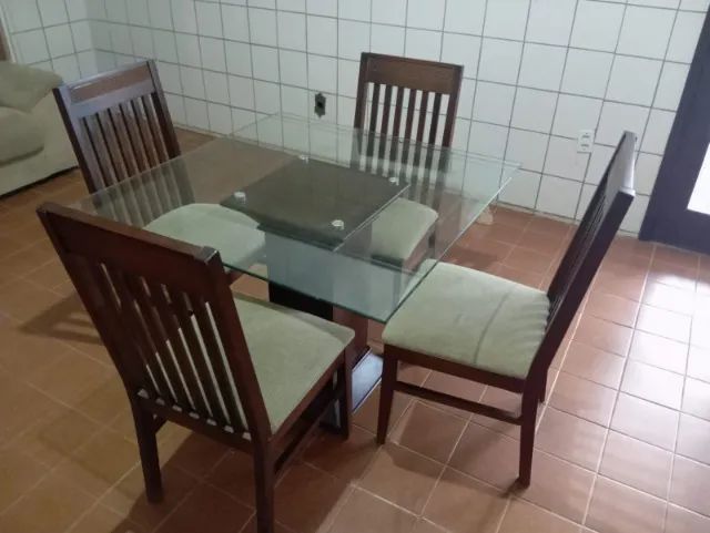 Mesa de Jantar com Tampo de Vidro + 4 Cadeiras Estofadas - Madeira Resistente - Foto 4
