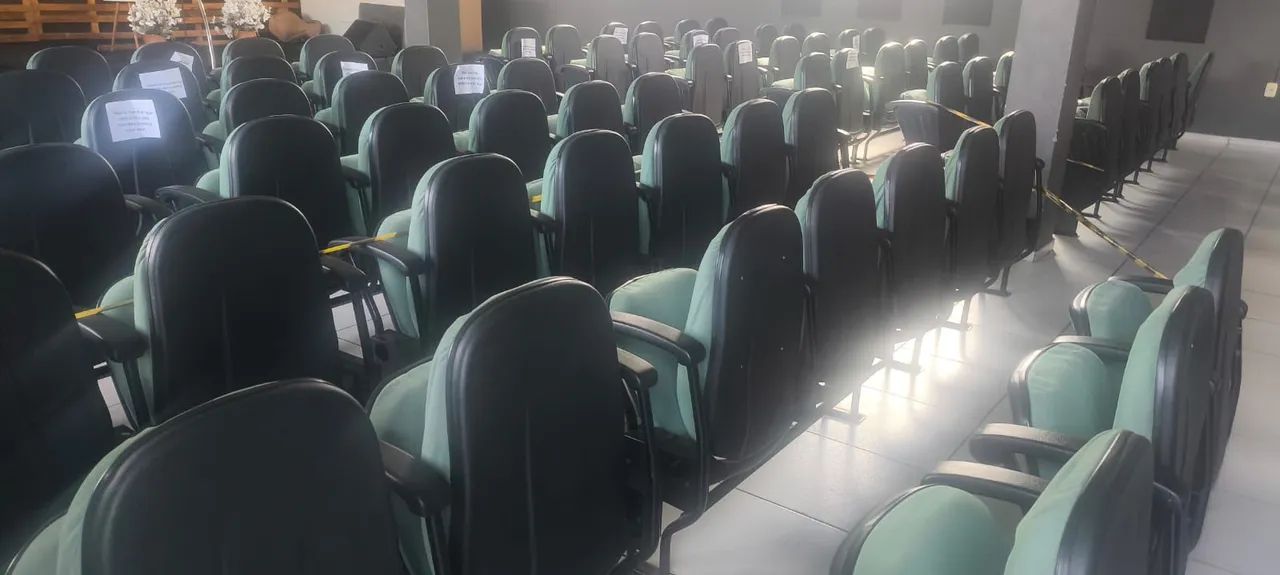 100 Cadeiras de Auditório com Assento Retrátil - Foto 5