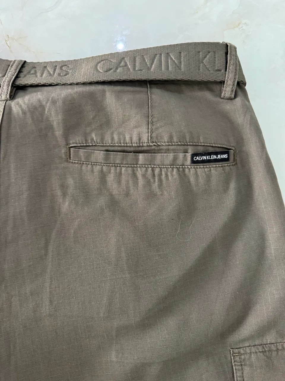 Bermuda Cargo Calvin Klein tamanha 50 - Foto 5