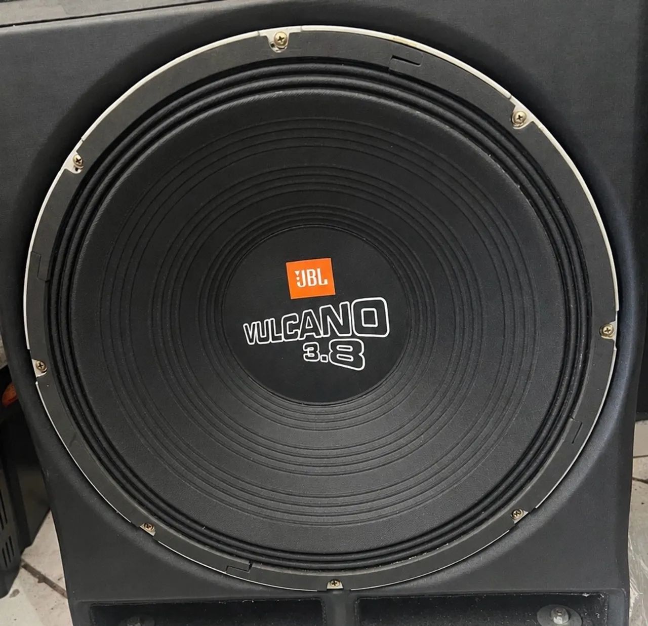 Fone de 18 Jbl vulcano 3.8