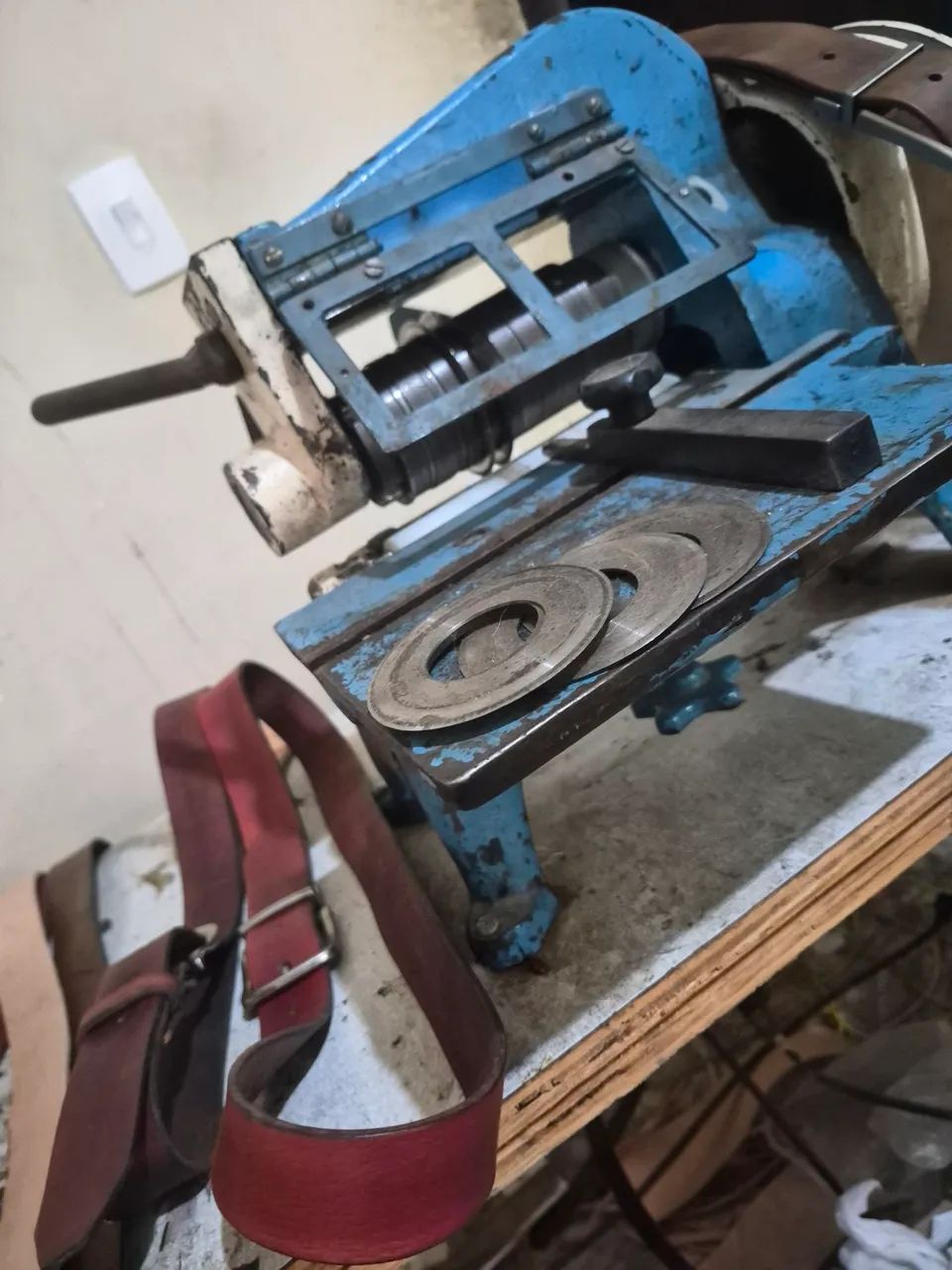 Máquina  de corte de couro e sintético  para cintos e artesanato  - Foto 2