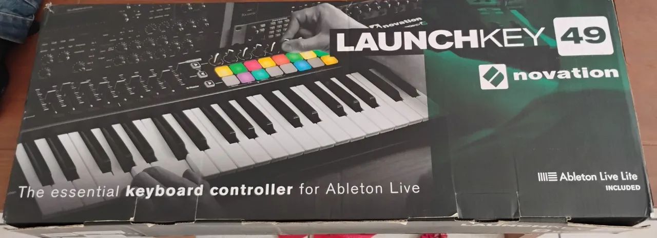 novation launchkey 49 mk2 中古品 Teclado MIDI Novation LaunchKey 49 Mk2 - Instrumentos musicais