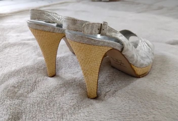 Sandália Tabita com Salto Alto Peep Toe - Foto 3