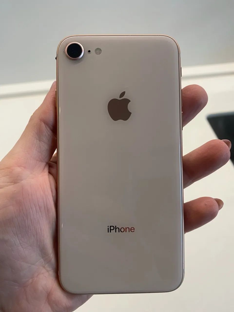 Vendo IPhone 8 rosa 64Gb saúde bateria 90% - PARCELO EM 18%