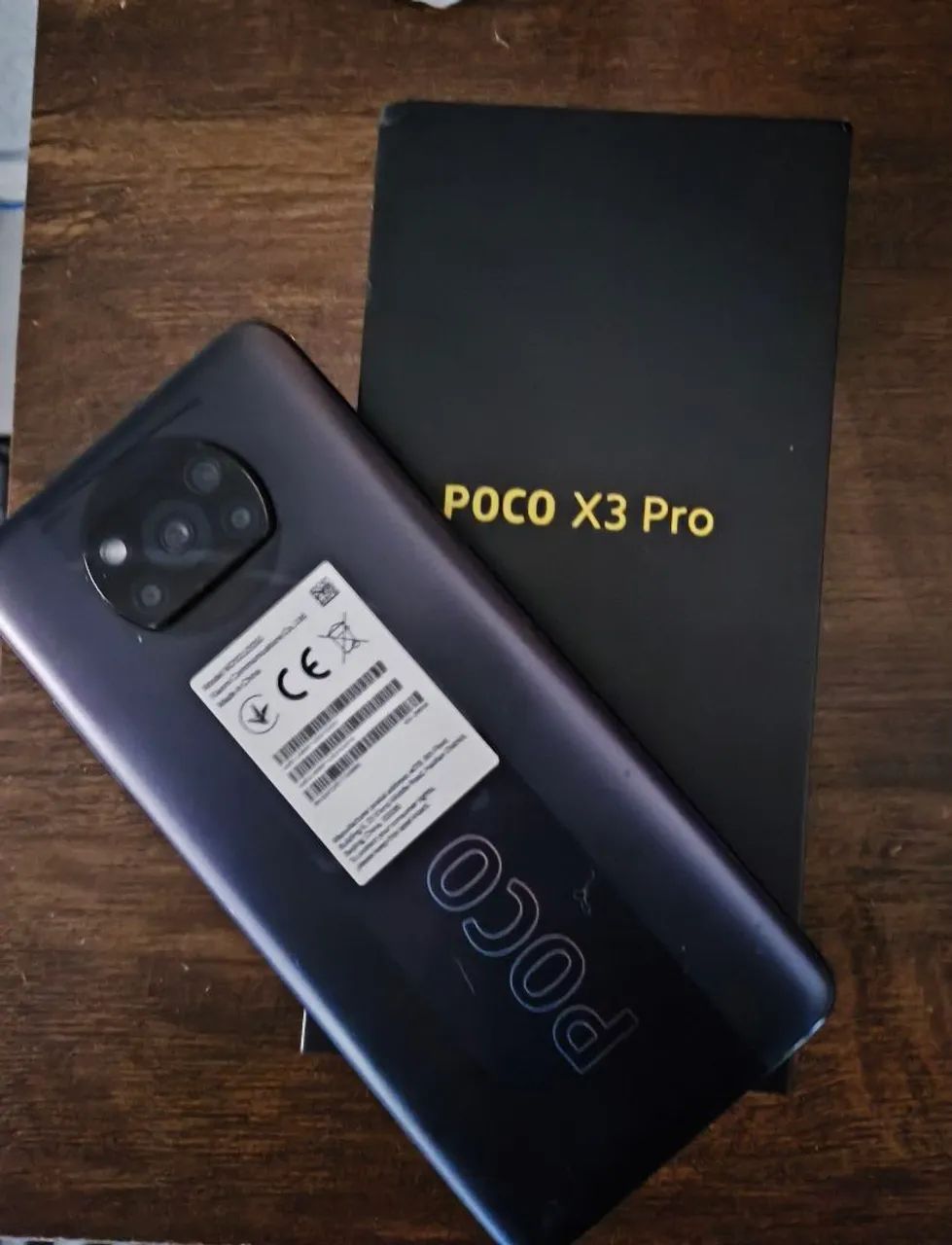 Vendo celular Poco x3 pro 8 GB de ram e 256 de armazenamento. 