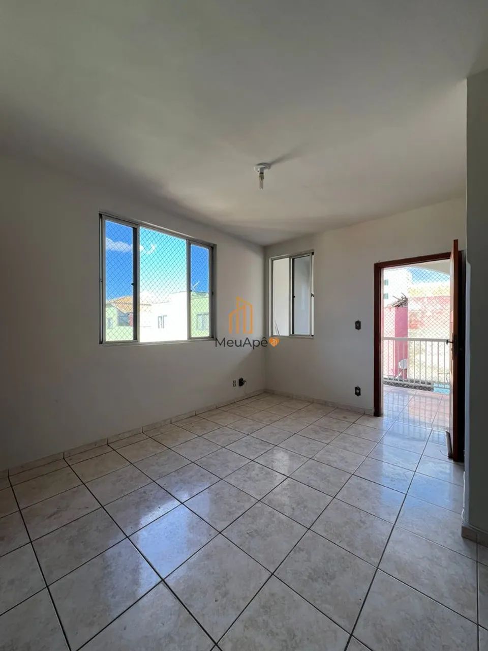 Amplo apartamento de 112m² com suíte e varanda no bairro Coqueiros