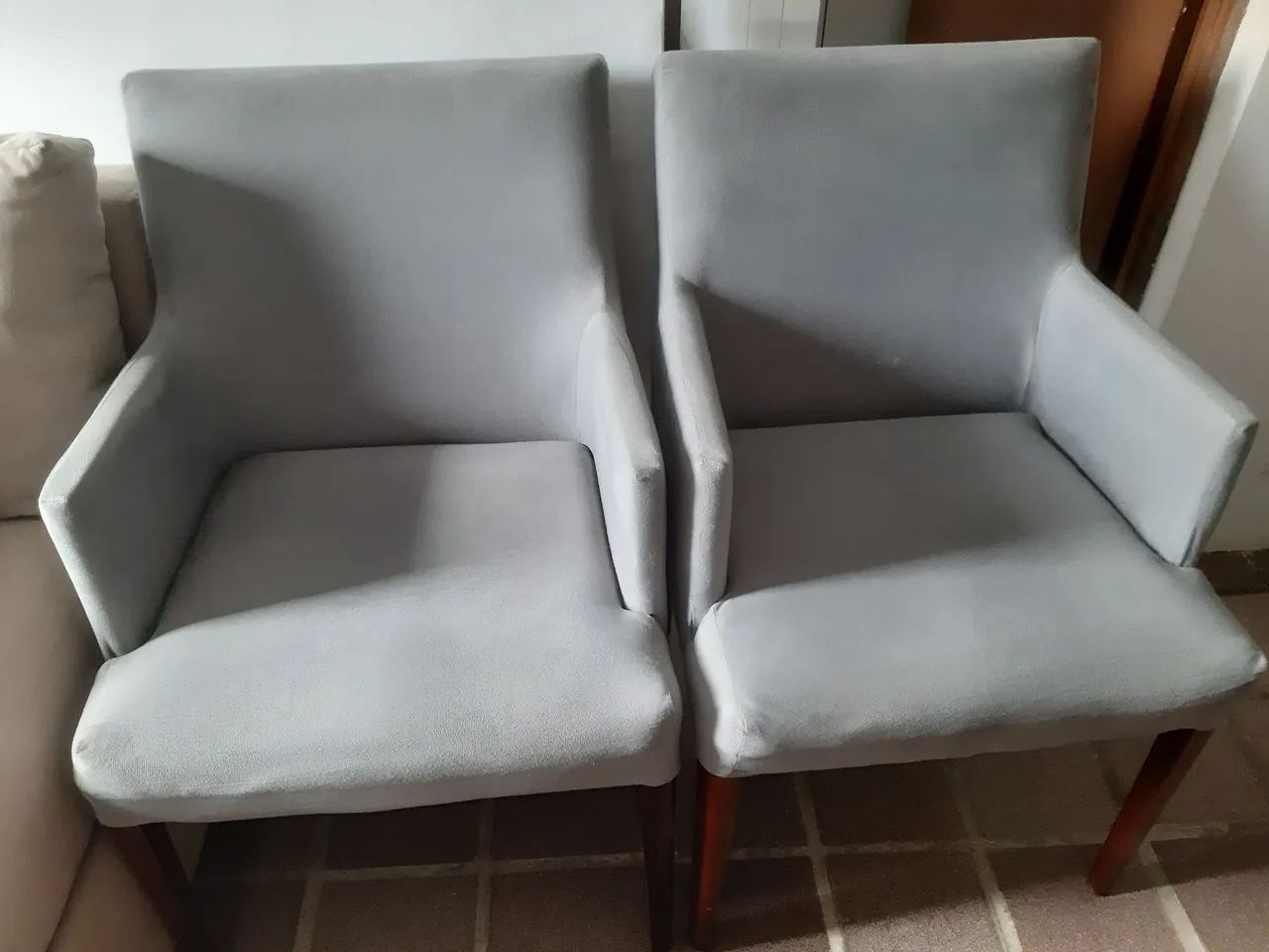2 poltronas 150 cada