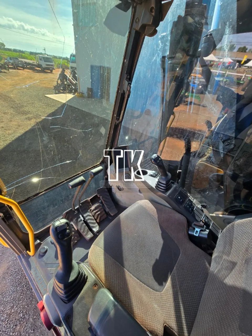 cod. 1448 ESCAVADEIRA HIDRÁULICA VOLVO EC 220 D 2015 - Tk Tratores Nova Andradina-MS - Foto 6