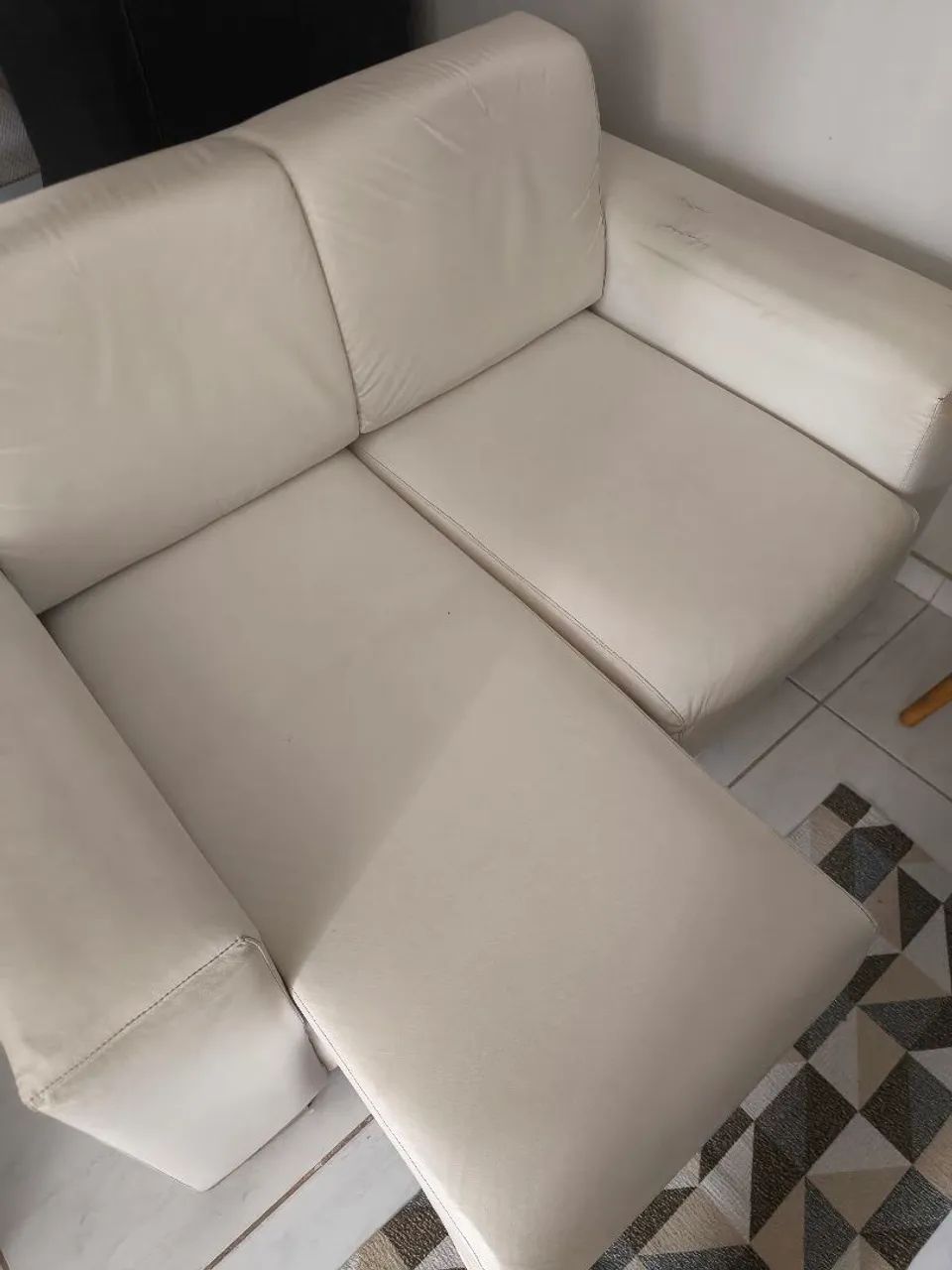 SOFÁ EM COURO BRANCO 65568124633603122