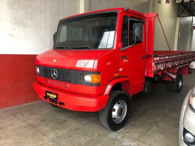 CAMINHÃO MB 710