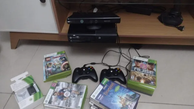 Xbox 360 Super Slim 4g modelo 2015 e 2016 com 2 controle e kinect com 1  jogos de brindes 110volts - Games Você Compra Venda Troca e Assistência de  games em geral