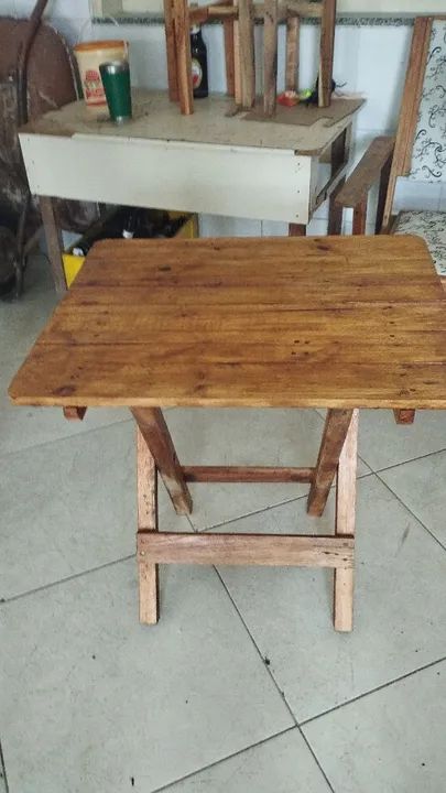 Mesa de madeira com bancos - Foto 2