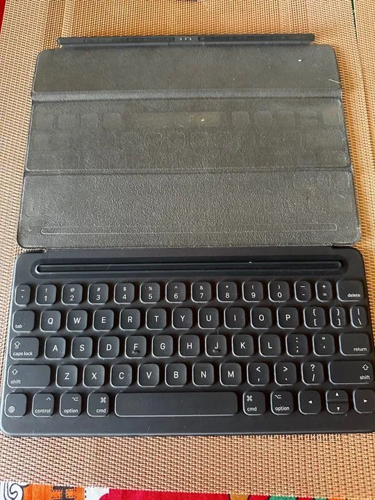 iPad Air 2019 + teclado original - Foto 2