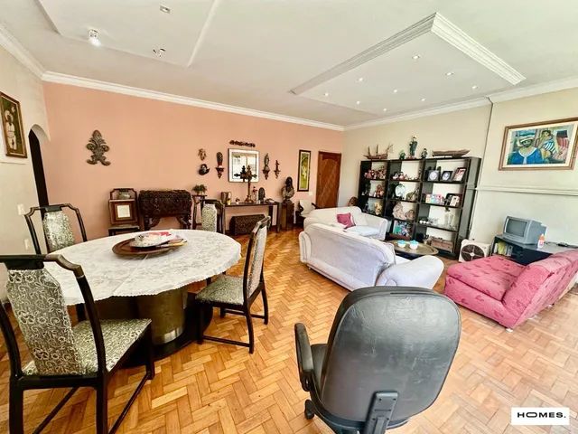 Hoomes vende apartamento com área externa