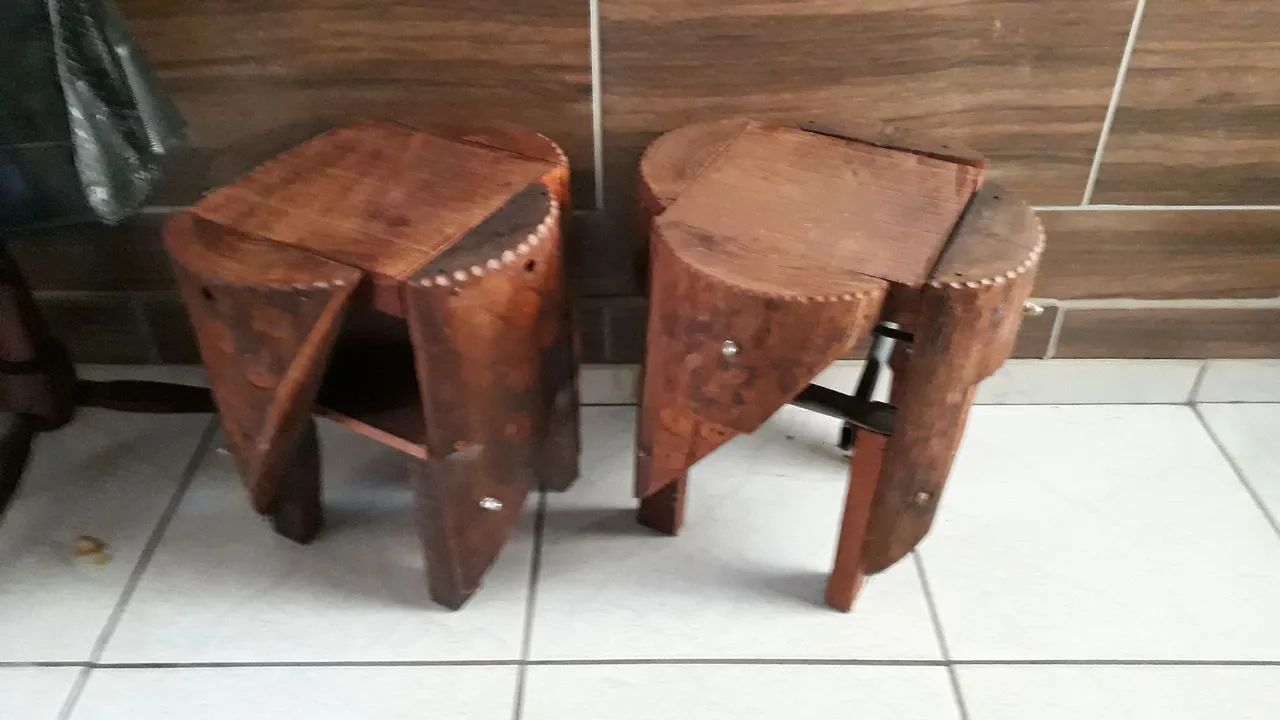 Bancos feitos de tronco de arvore.  - Foto 5