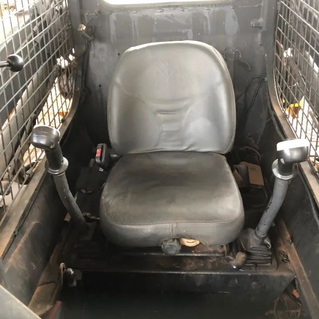 Mini Carregadeira New Holland L218 ano 2015 - Foto 3