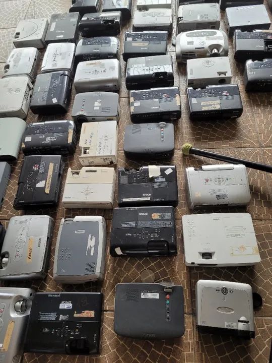 Lote com projetores no estado (somente venda - leia a descrição)