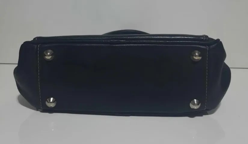  Bolsa de Couro Preta Semi Nova Sem Detalhes ou Descascados - Foto 2