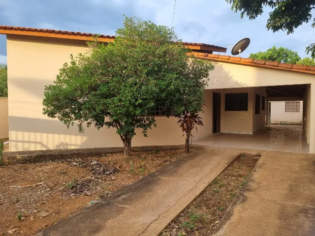 Casa 208 norte 3/4 na laje com edícula no fundo.