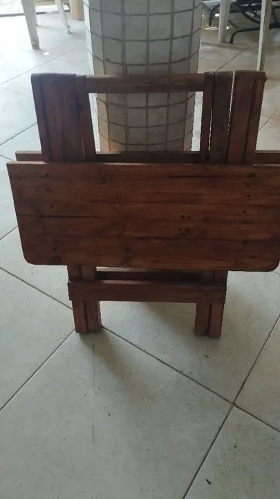 Mesa de madeira com bancos - Foto 3