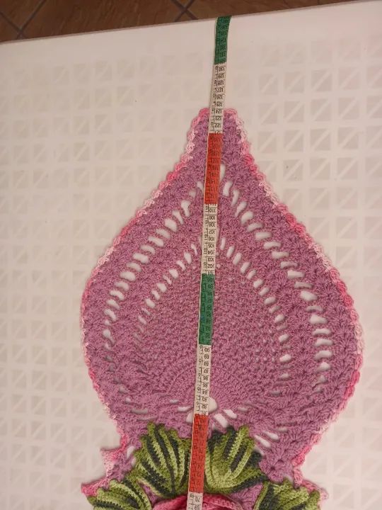 Caminho de mesa de crochê - rosa com flor central 40cm larg. x 125cm comp. - Foto 2
