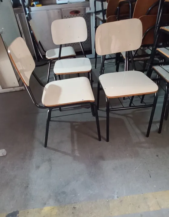 Cadeira fixa em quantidade