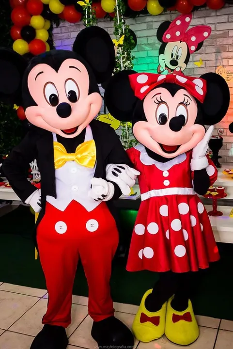 Mickey e Minnie - Animação com personagens vivos