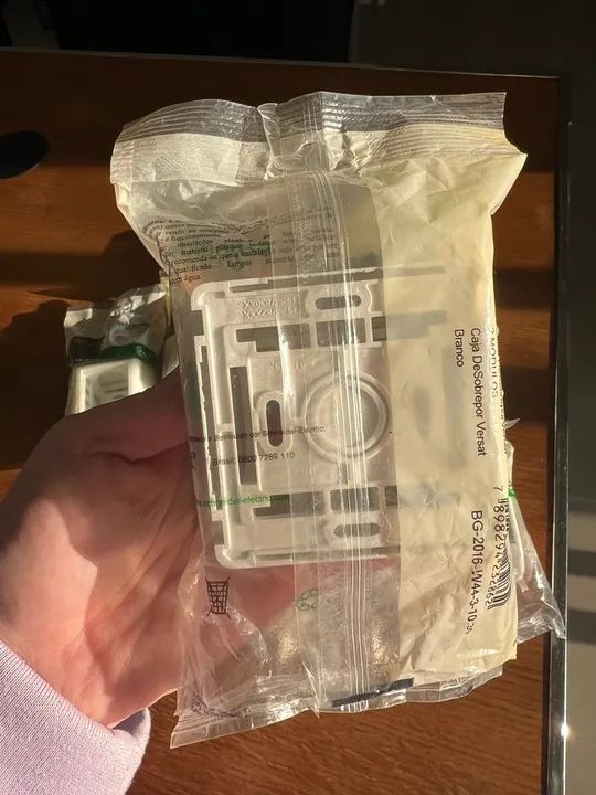 Caixa sobrepor Schneider Toc Tec PRM7820BF 9 unidades - Foto 2