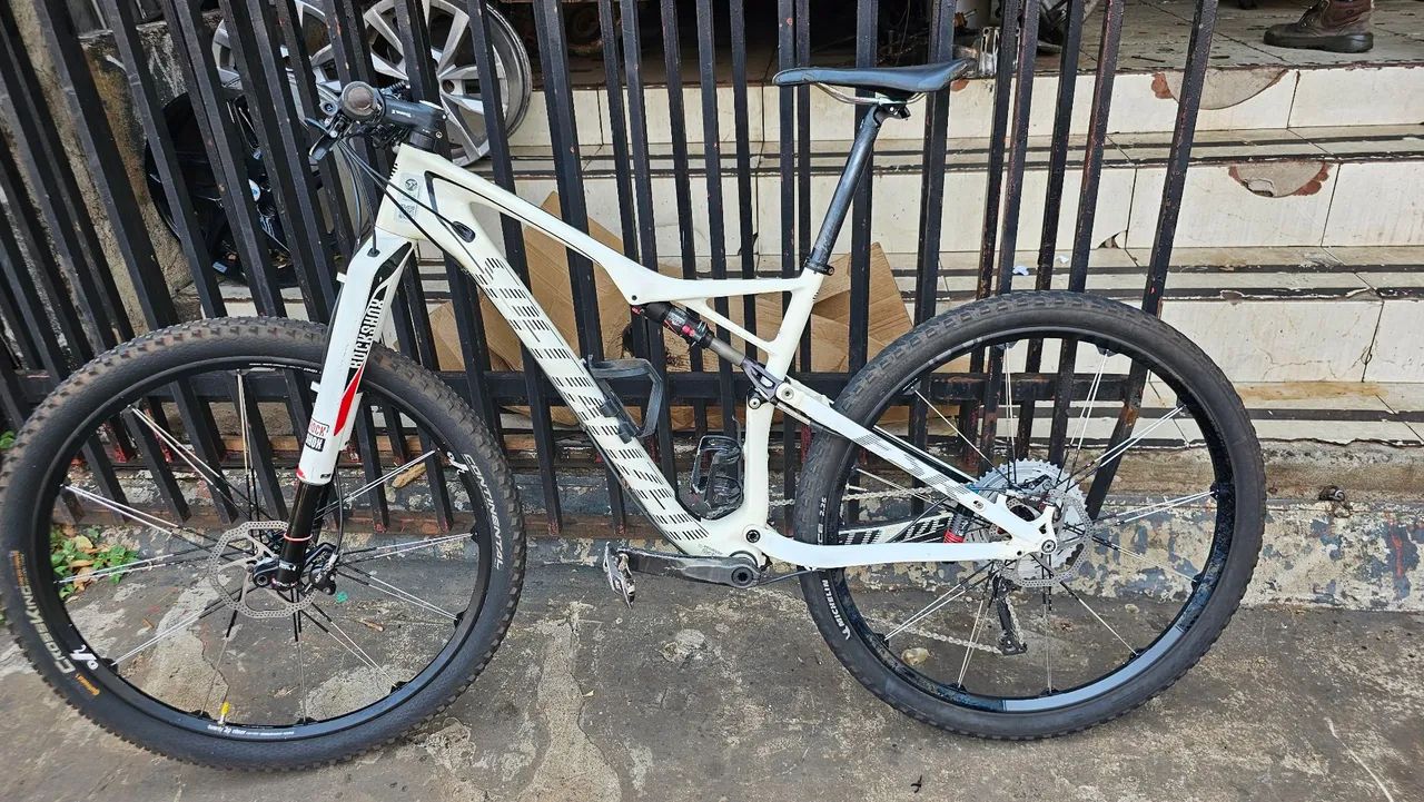 Bicicleta aro 29 Specialized Epic Comp Carbono