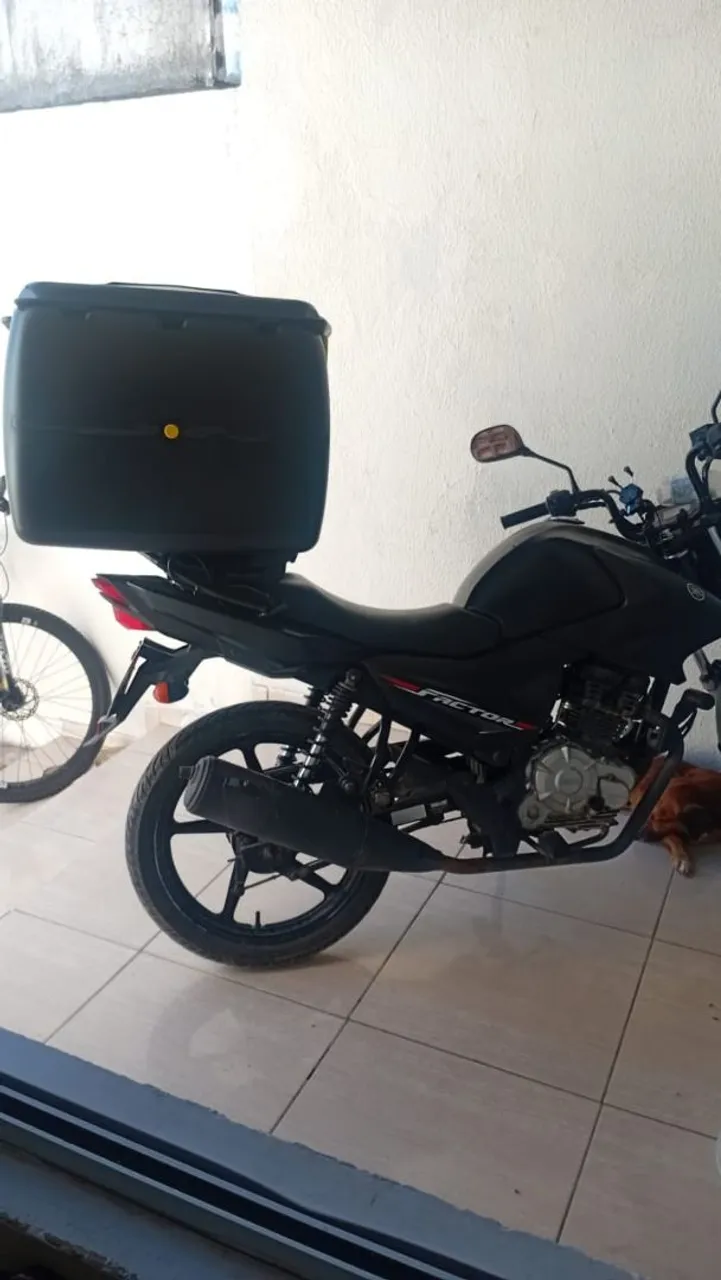 Baú para moto - 140LT nova encaixe fácil boa pra ganhar dinheiro.. *