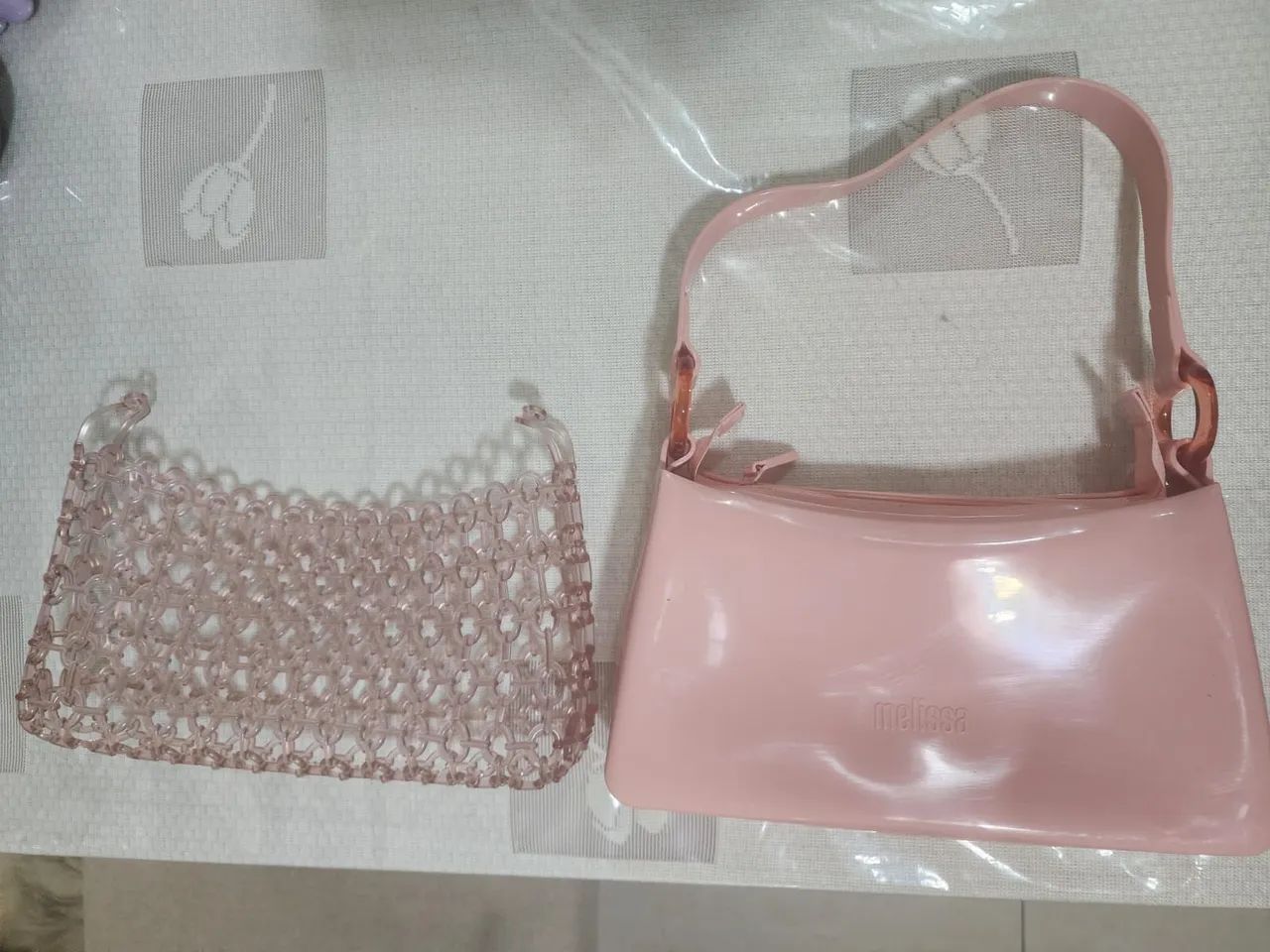 melissa hoop bag no site 289,90 e aqui 180,00 - Foto 3