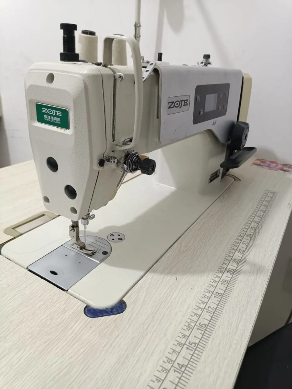 Máquina de Costura Industrial ZOJE usada