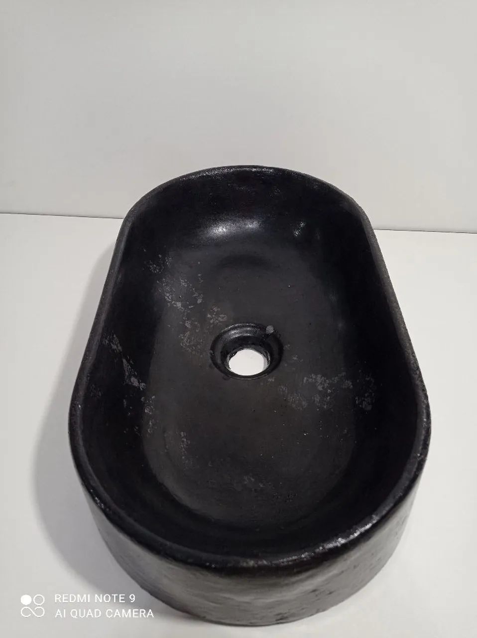 Pia de Banheiro Rústica Oval Preta - Foto 2