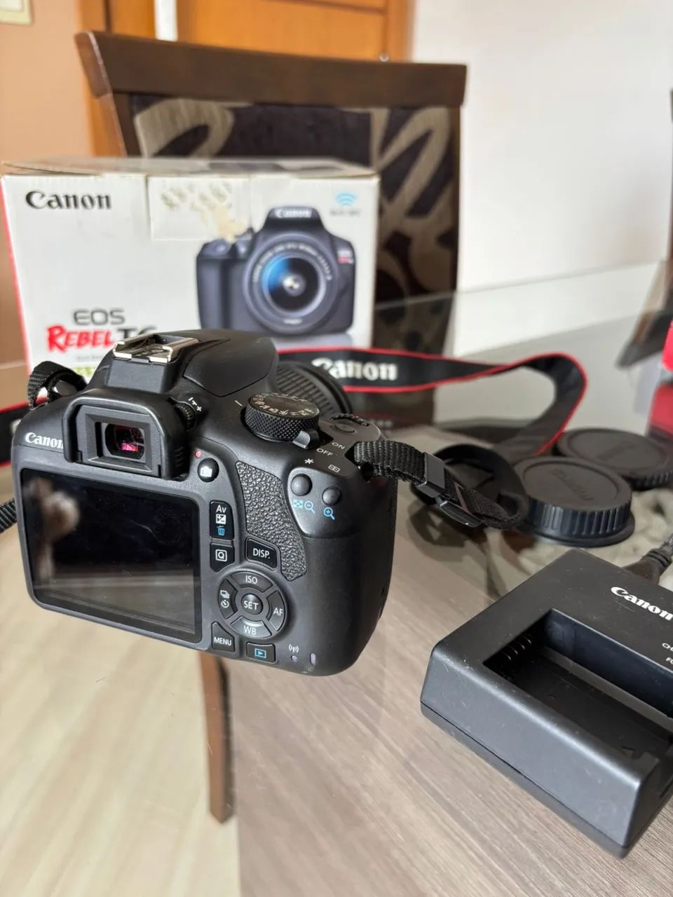 Cânon EOS Rebel T6 + Lente + flash 