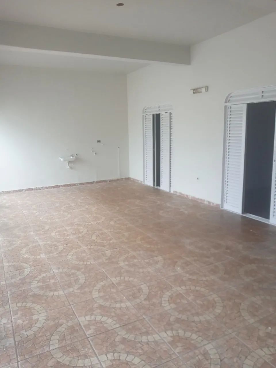Excelente sobrado de frente com a UFU próximo ao terminal  - Foto 4