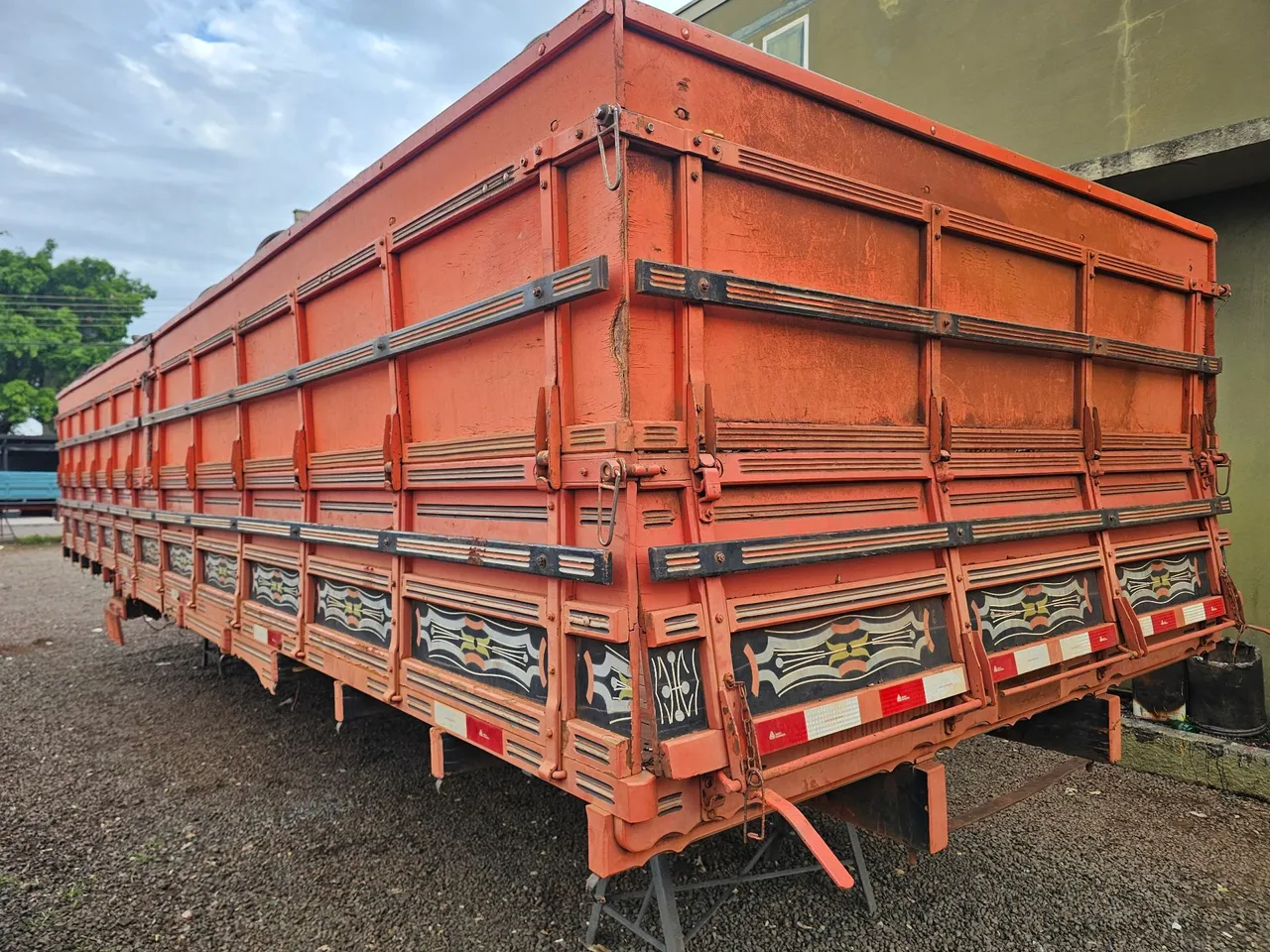 Carroceria de Caminhão graneleiro 