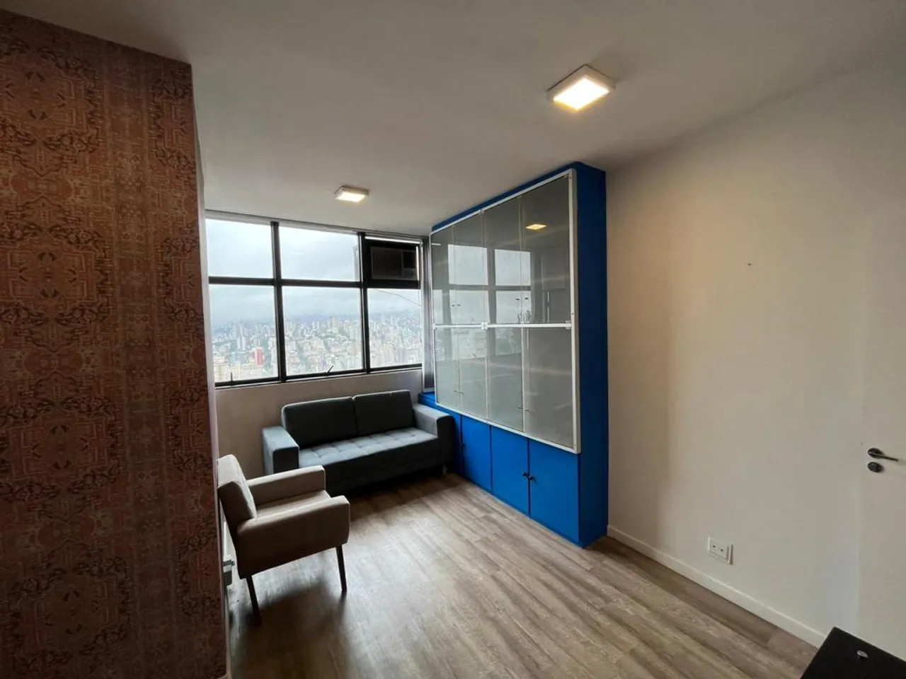 Sala - 30m² - Decorada na Raja Gabaglia
