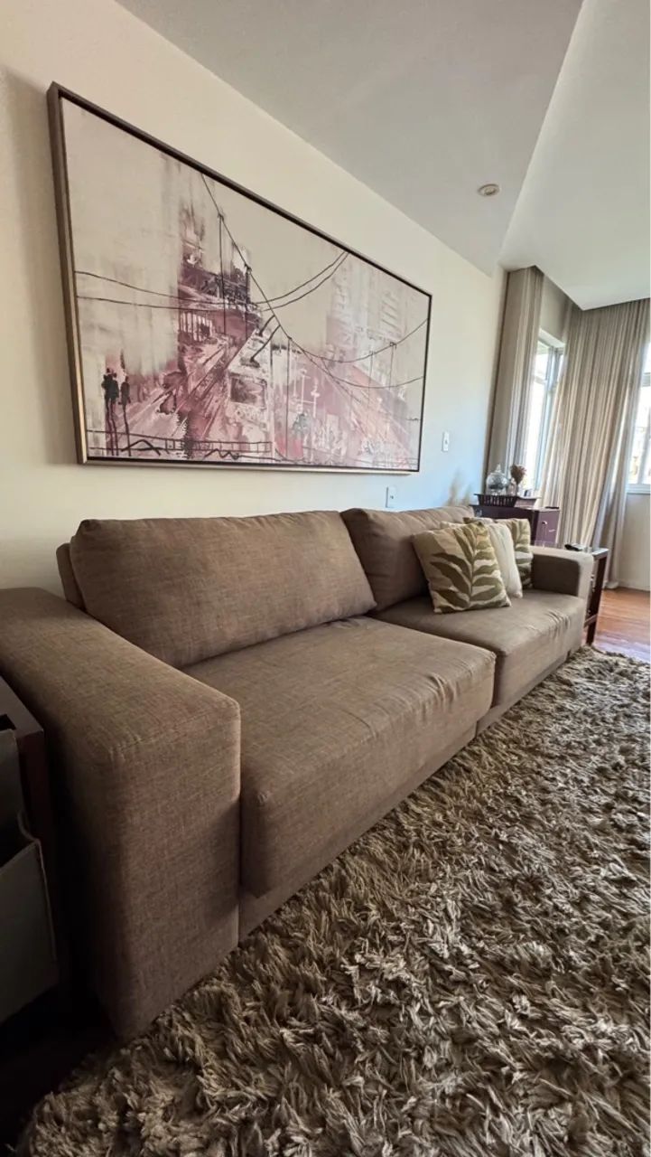 Sofá retrátil e com encostos reclináveis