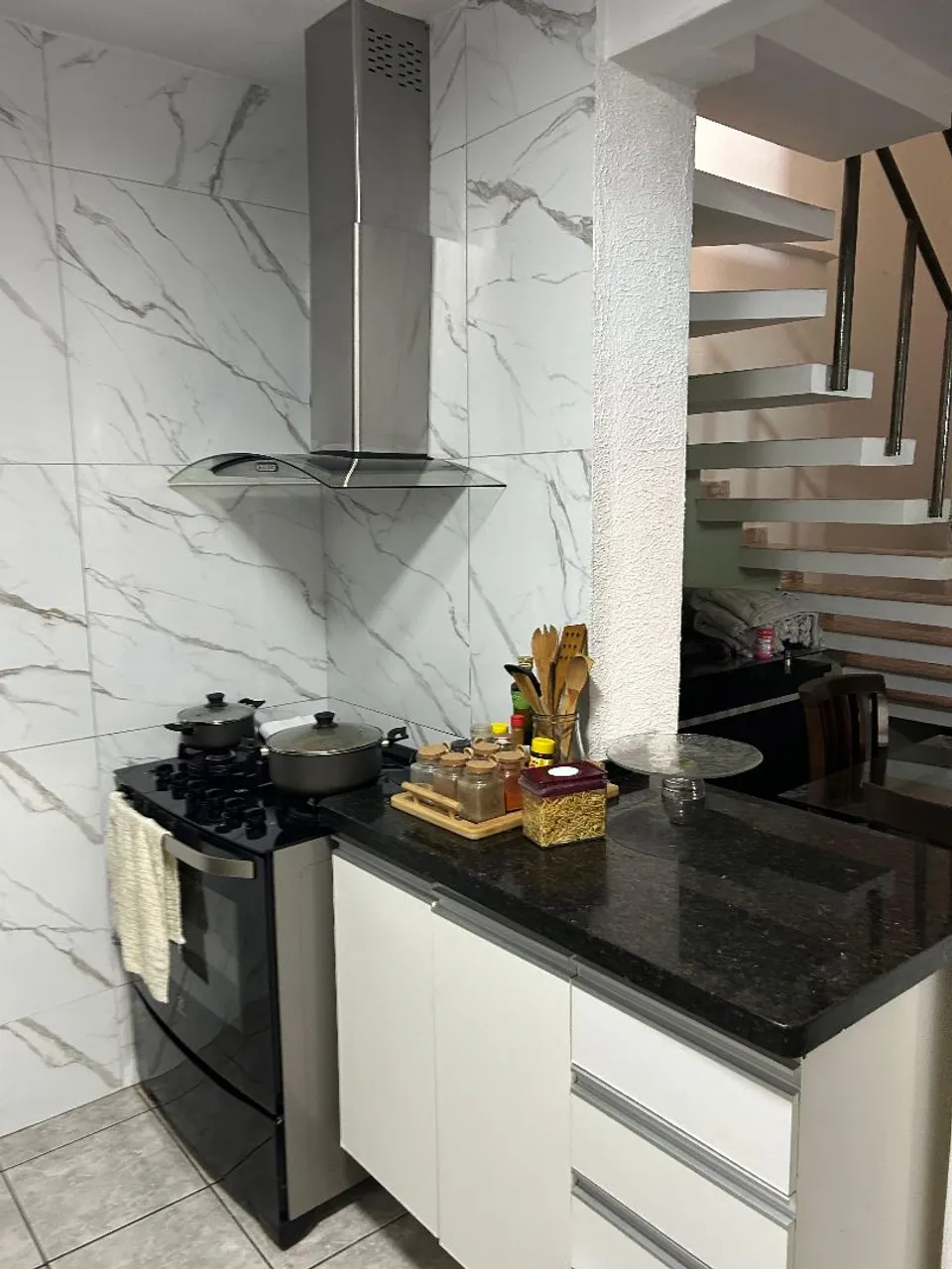ALUGO CASA 4 SUITES COHATRAC V