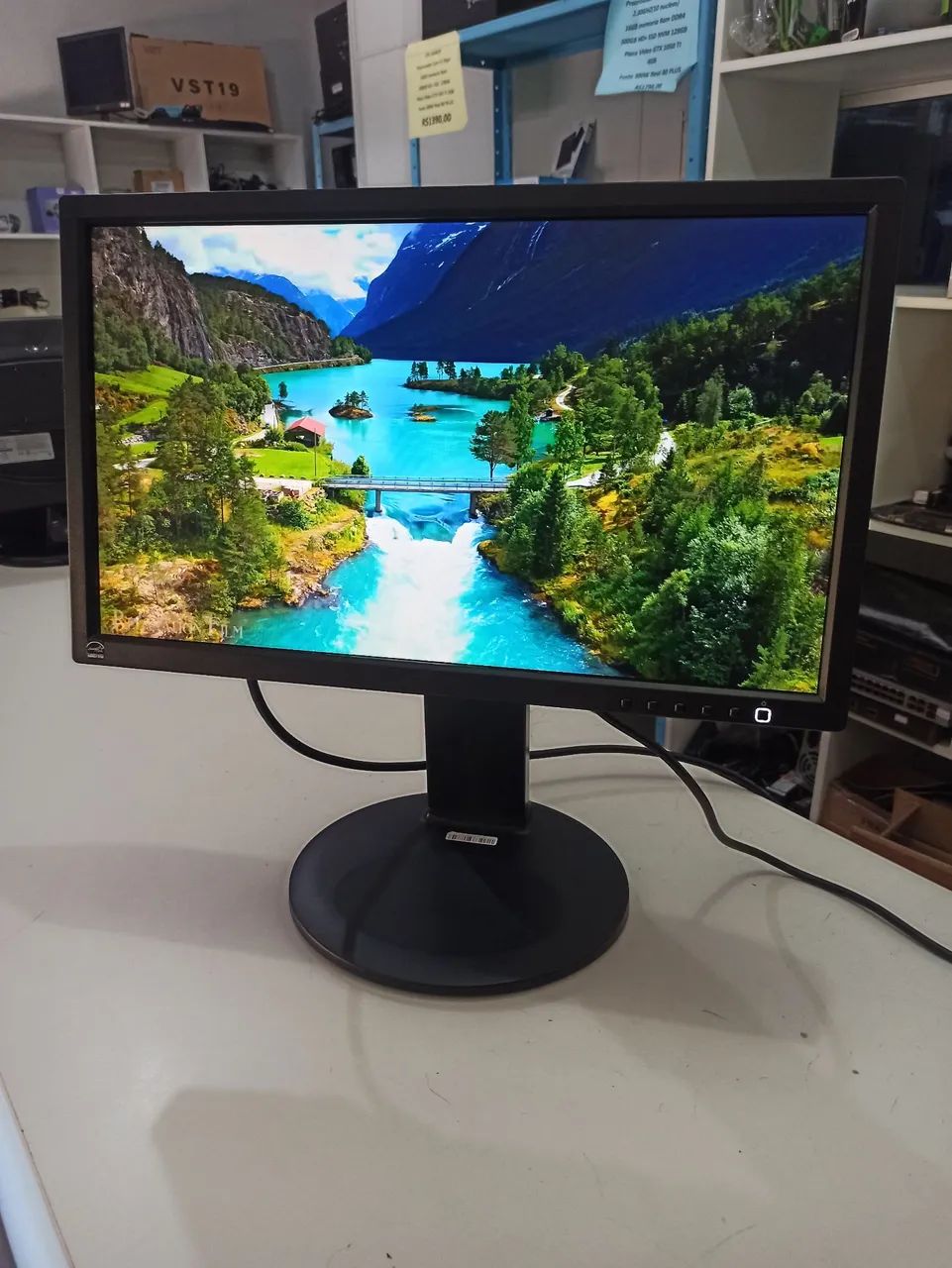 Monitor 20" Led Articulado 