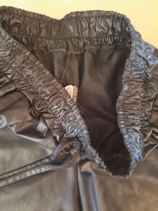 Short de couro sintético preto - Foto 2