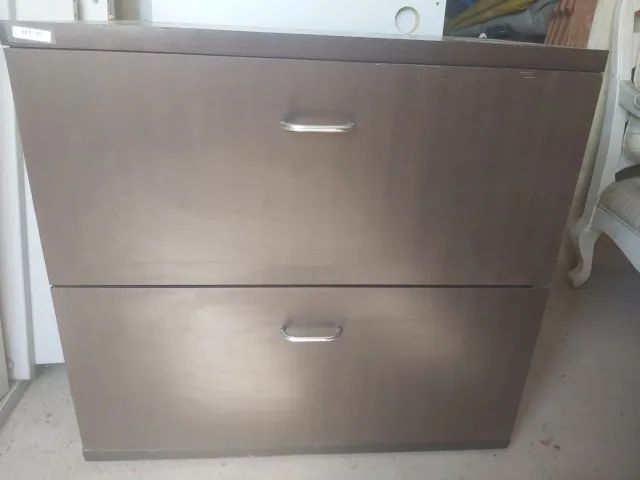 Armário Baixo De Escritório para pasta suspensa em bom estado. 