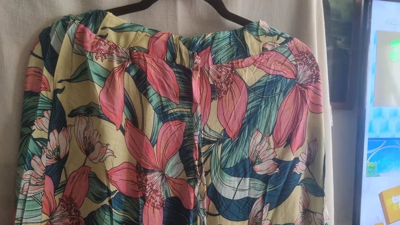 Calça pantalona midi viscose  T G estampada  - Foto 4