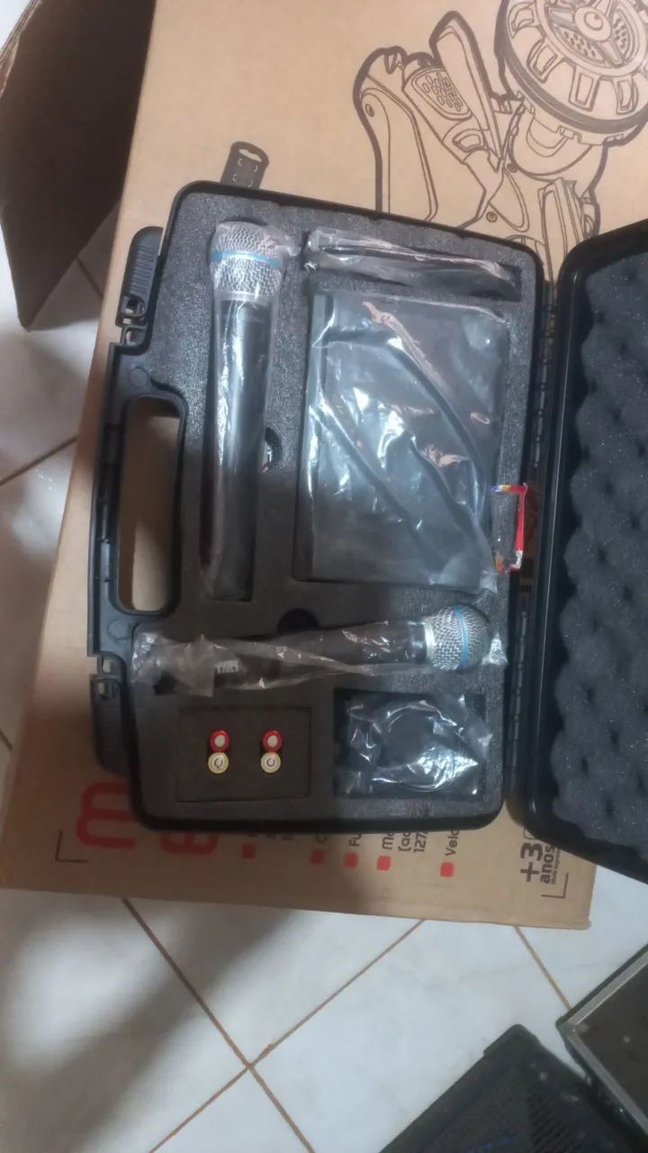 Microfone sem fio duplo de mão 