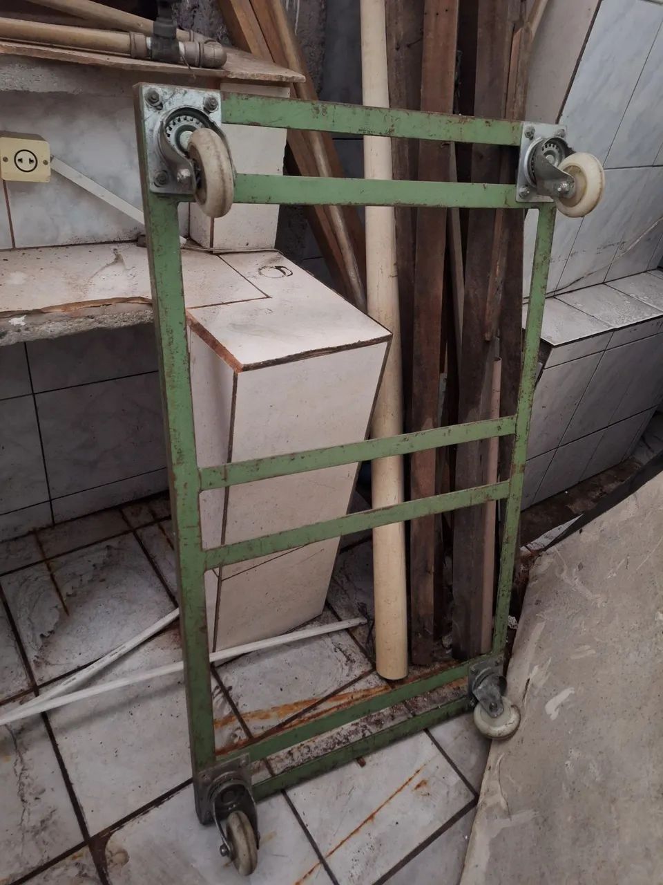 Pallet  de ferro com rodinhas  - Foto 2